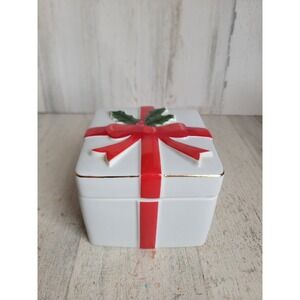 Mount‎ Clemens pottery vintage ceramic gift box container bow mistletoe unique